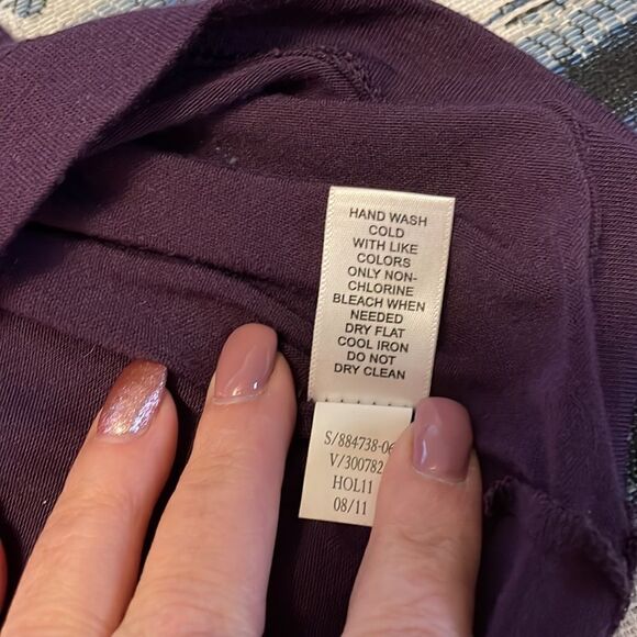 BANANA REPUBLIC, adorable, eggplant long sleeve top size MP - Picture 6 of 6